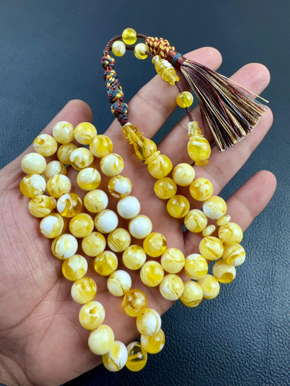 مسباح مستكة شبيه الكهرمان