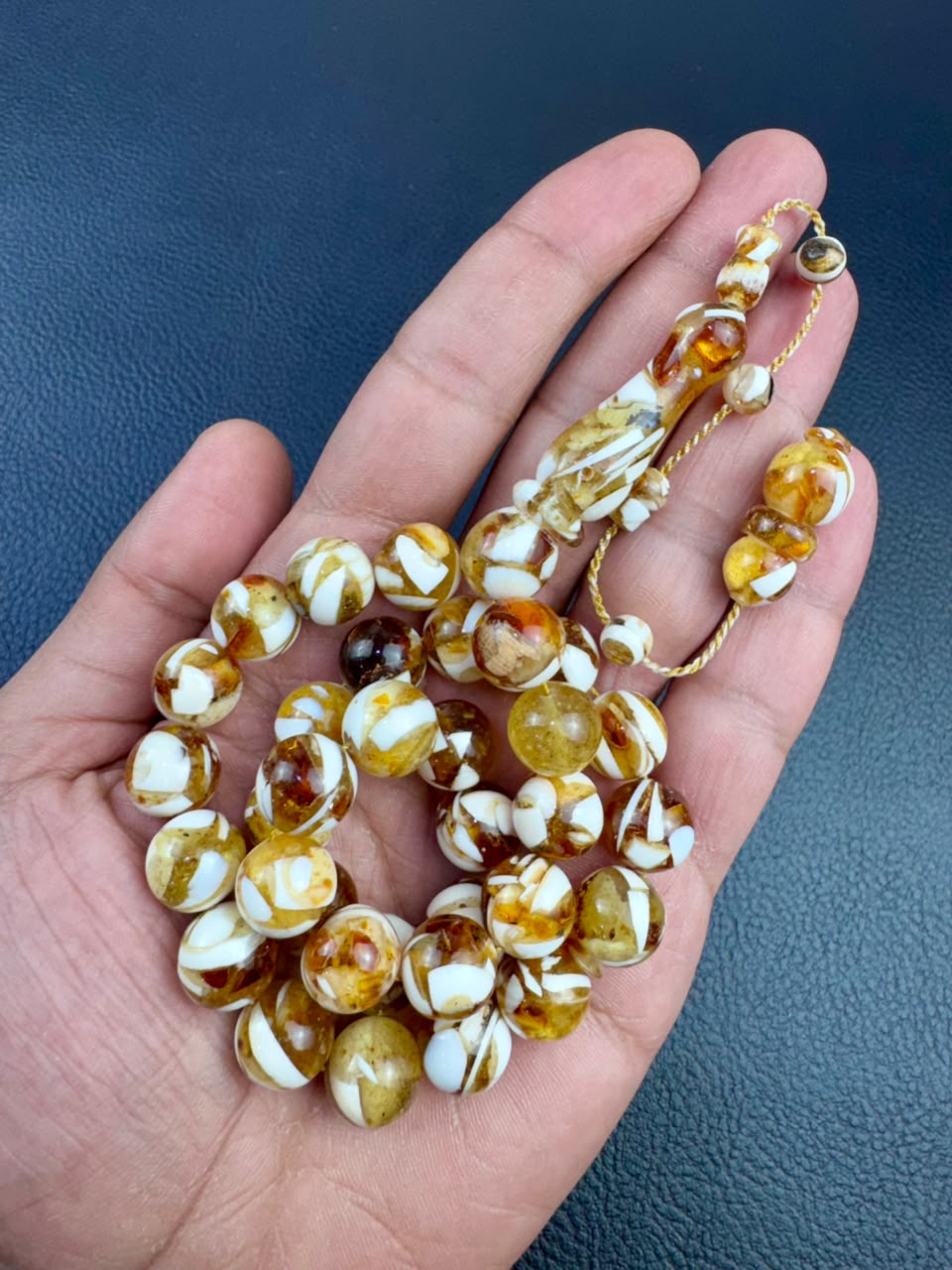 مسباح الكهرمان والعاج الطبيعي